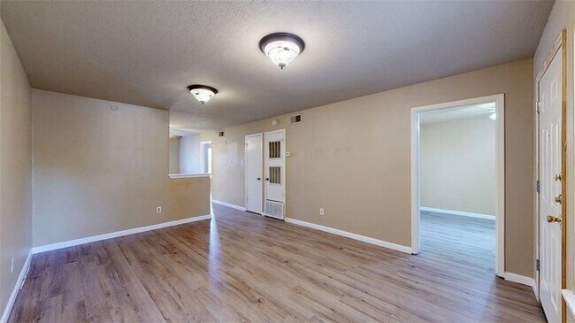 Building Photo - 805 San Pedro Dr