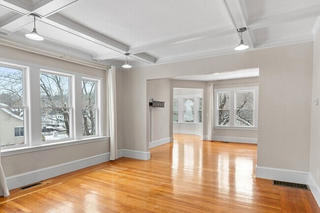 Building Photo - 920 Pleasant St