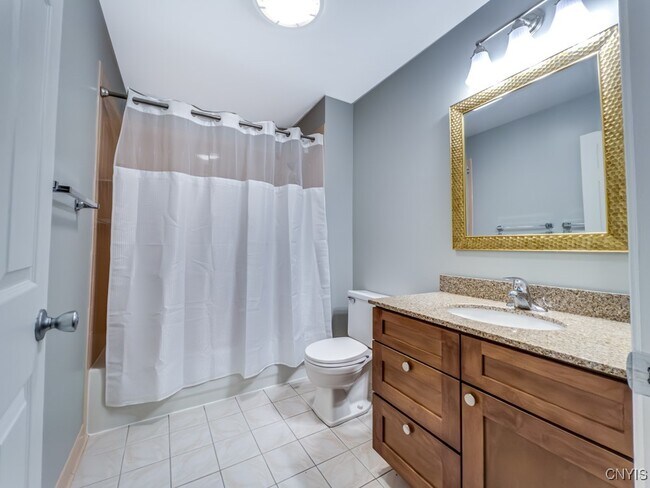 Building Photo - 917 Madison St