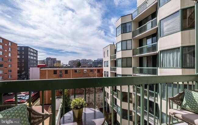 Building Photo - 955 26th St NW