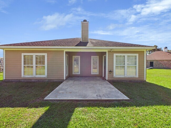 Building Photo - NEW ON MARKET! BREAUX BRIDGE LOCATION