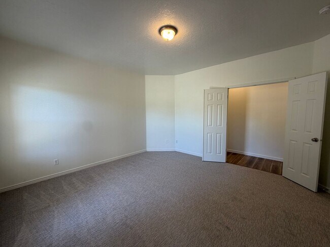 Building Photo - 519 Harvest Ln