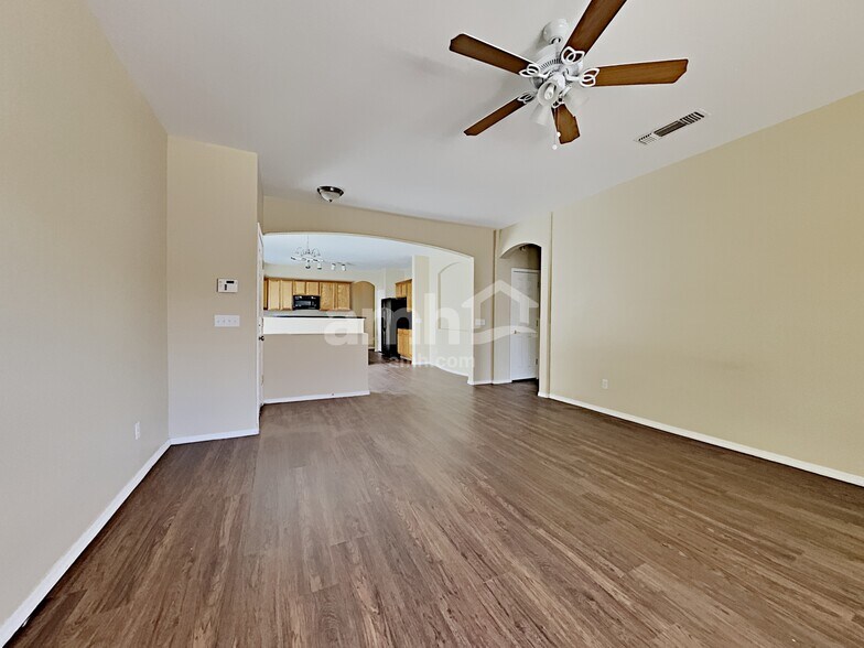Building Photo - 6653 S Stratosphere Ln