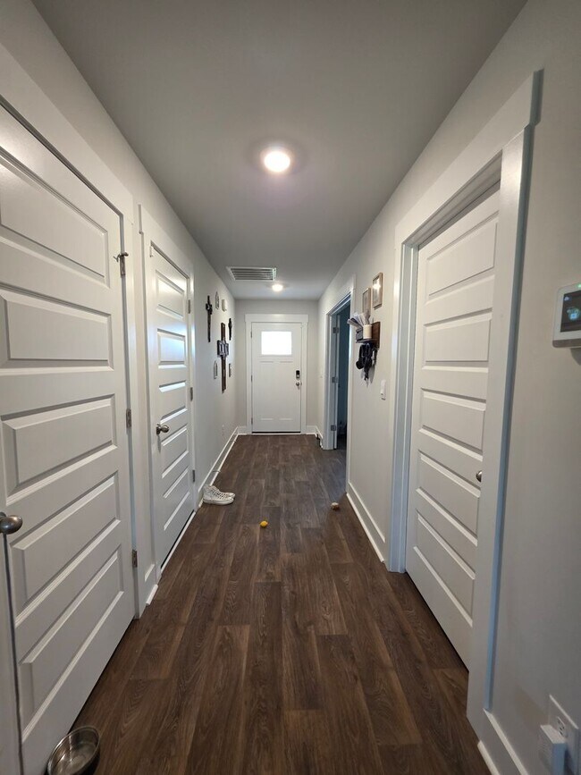 Building Photo - 1219 Inner Banks Ln