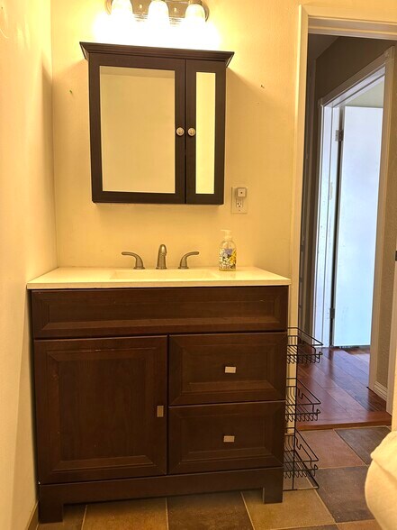 Bathroom - 2004 S Meyler St