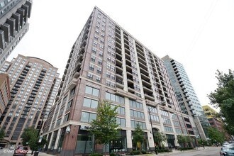 Building Photo - 451 W Huron St