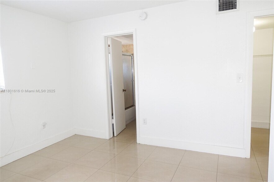 Building Photo - 3901 SW 112th Ave