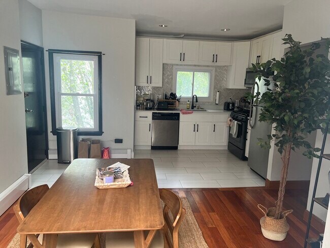 Building Photo - 34 Summer St