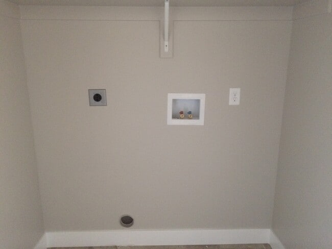 Building Photo - 4 Bedroom Townhome in Herriman!