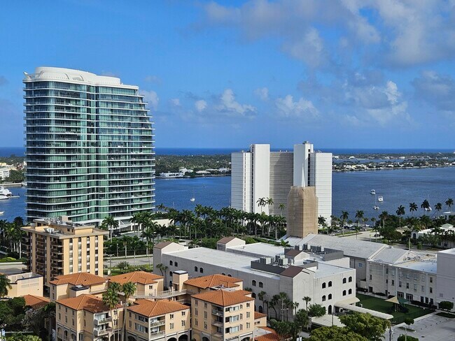 Building Photo - 801 S Olive Ave