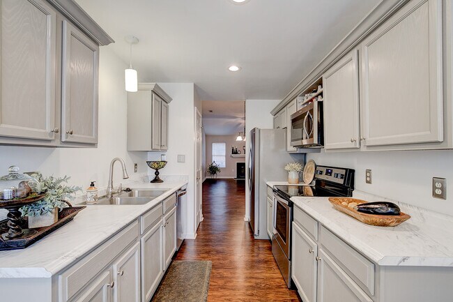 Building Photo - 4 Creekbend Ct