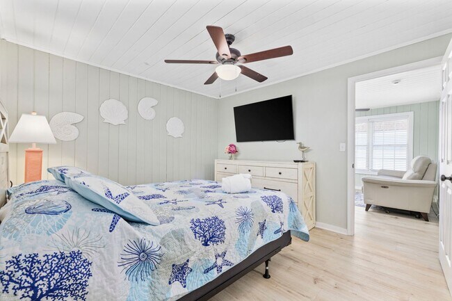 Building Photo - Gorgeous Totally Remodeled 3/2 in Garden C...