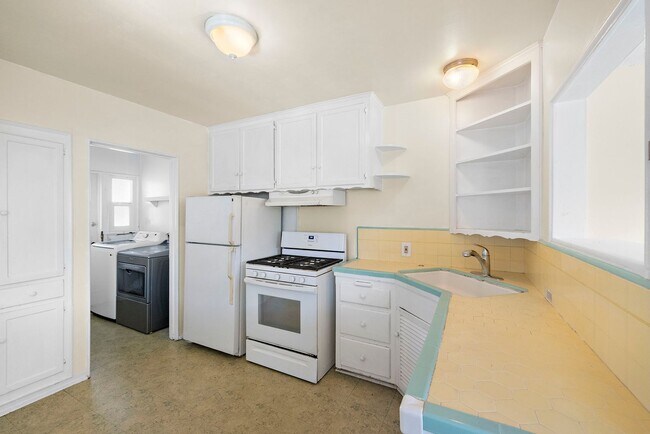 Building Photo - Centrally Located in the heart of Laguna Village