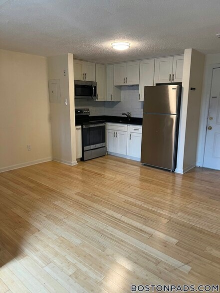 Building Photo - 357 Main St