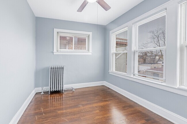 Building Photo - 7729 S Laflin St