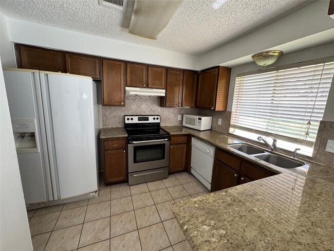 Building Photo - 22823 Deville Dr