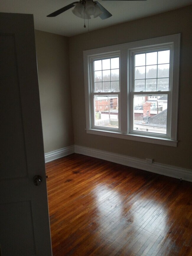 Interior Photo - 1112 9th Street