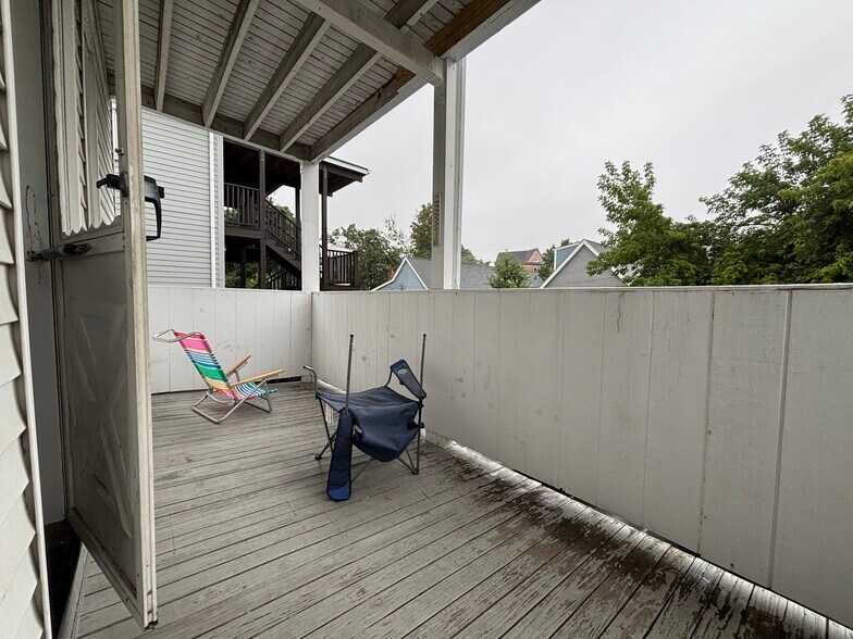 Building Photo - 132 Buttonwood St