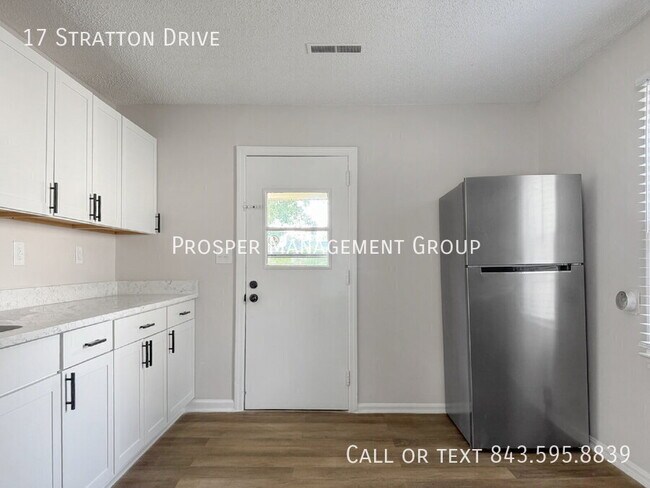 Building Photo - 17 Stratton Dr