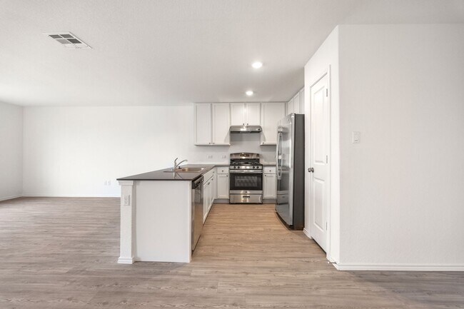 Building Photo - Charming 4BR/2BA in St. Hedwig – Open Floor Plan & Private Backyard