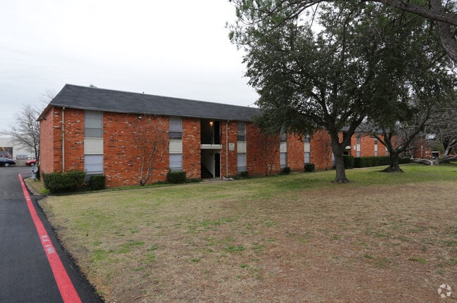 Building Photo - Woodcrest Apartments