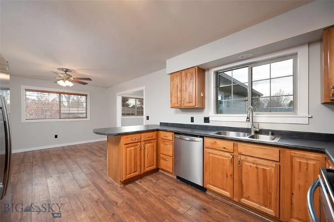 Building Photo - Spacious and Upgraded, Pet Friendly 4 Bed,...