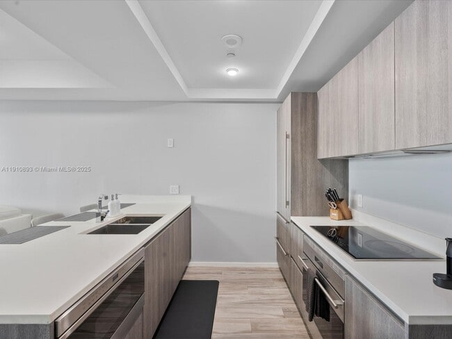 Building Photo - 801 S Miami Ave