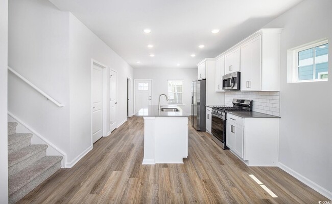 Building Photo - 283 Ferretti St