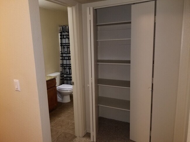 Building Photo - Upgraded West-Flagstaff Condo in the Arbors - 2 Bed, 2 Bath - NO Students & NO Pets! - Avail. NOW!!