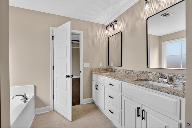 Building Photo - 213 Saraland Trl