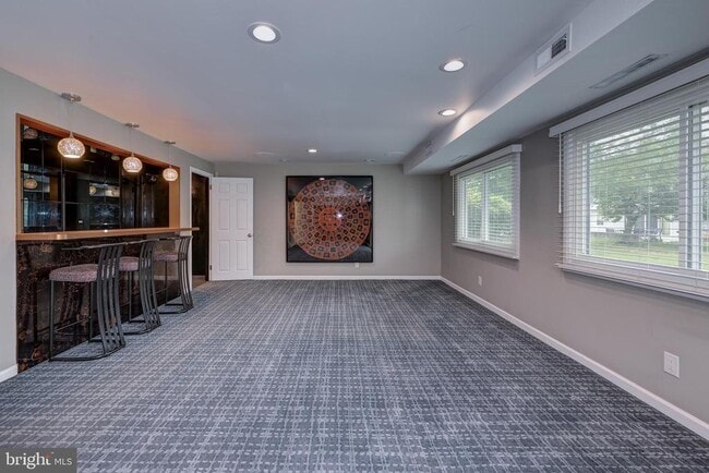Building Photo - 1717 Country Club Dr