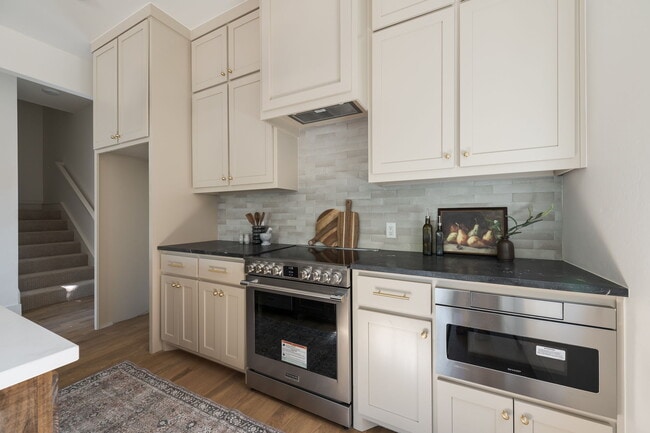 Building Photo - 16 N Walnut St