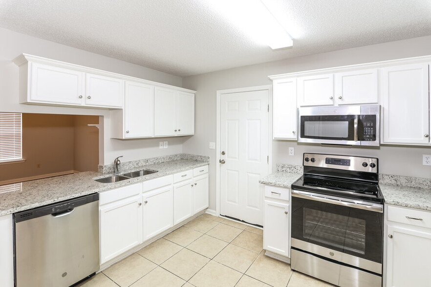Building Photo - 4506 Shadow Hollow Dr