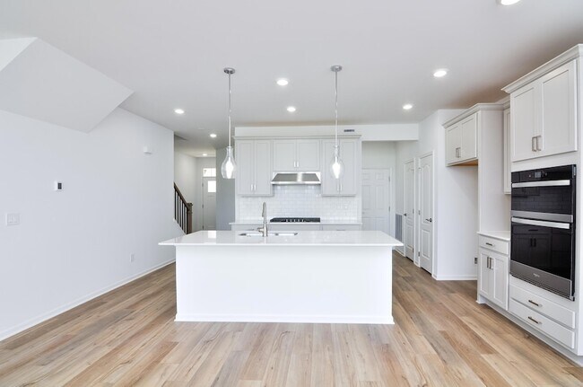 Building Photo - 5559 E Spaniel Dr
