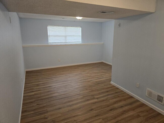 Building Photo - 11500 N Wallace Ave