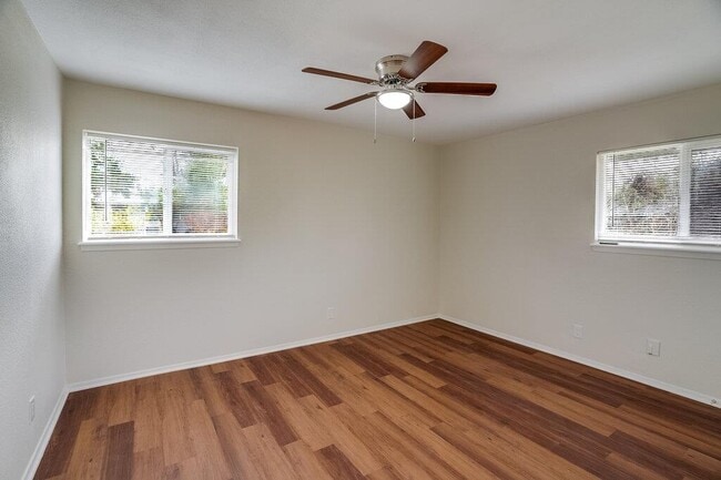 Building Photo - 2103 Pompton Dr