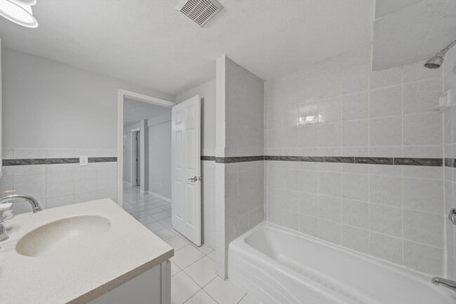 Building Photo - 1 Salem St