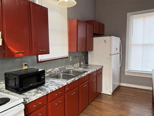 Building Photo - 910 Bunton Ln