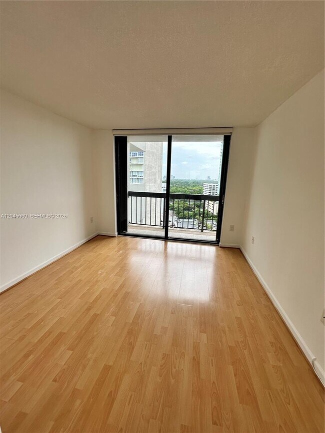 Building Photo - 2333 Brickell Ave