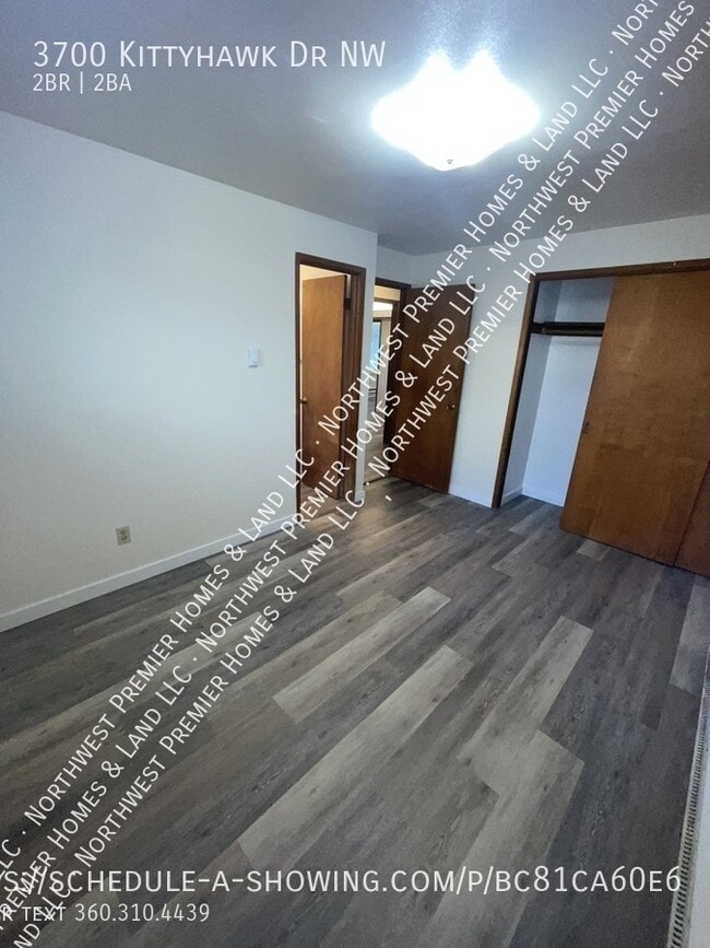 Building Photo - 3700 Kittyhawk Dr NW