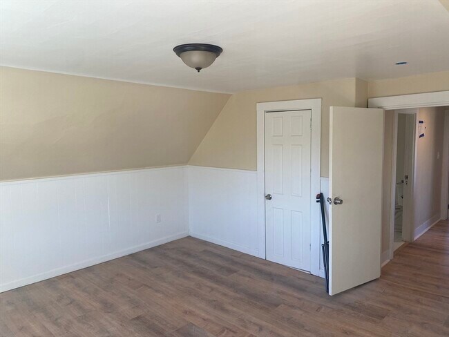 Building Photo - 1 Rena St