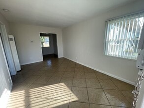 Building Photo - 315