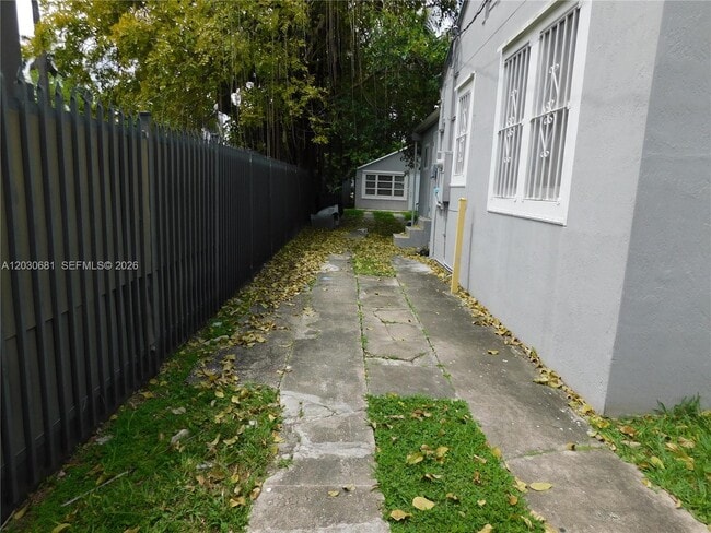Building Photo - 1605 NW 26th St