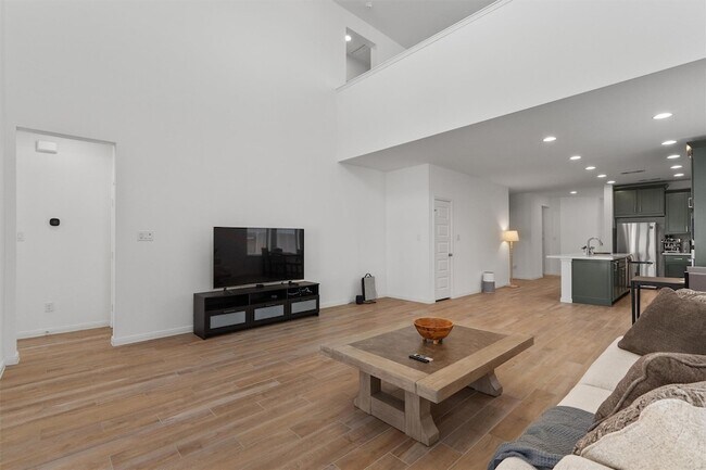 Building Photo - 338 Langhorne Bnd