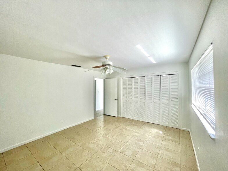 Building Photo - 623 92nd Ave N