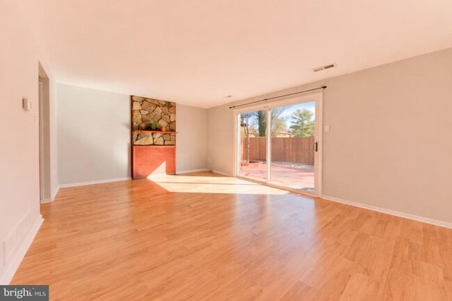 Building Photo - 6556 Frietchie Row