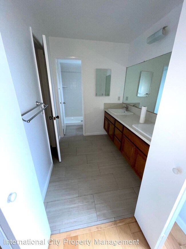 Building Photo - 2 br, 2 bath House - 2032 E Bermuda St. #107