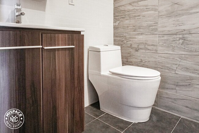 Building Photo - 1158 Fulton St