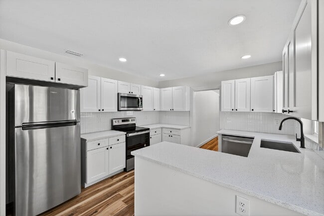 Building Photo - Fully Renovated 3 bedroom St. Pete Home | ...