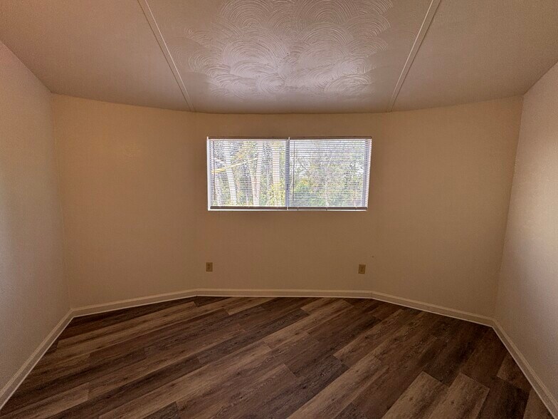 Building Photo - 4010 Pepper Dr